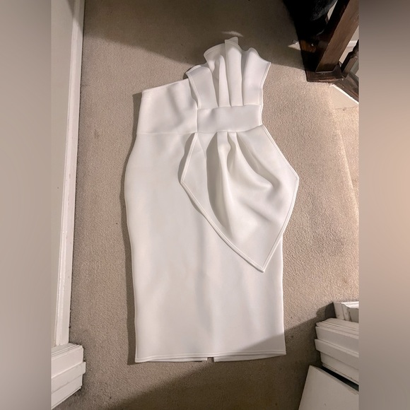 Cute white dress - Picture 1 of 2